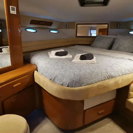 Flat Boat - Luxuryborder Botel Lisbona