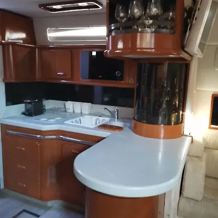 Flat Boat - Luxuryborder Botel Lisbona
