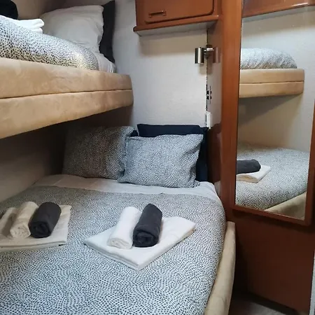 Flat Boat - Luxuryborder Botel Lissabon